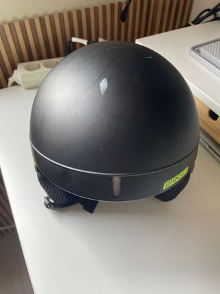 Casco de esquí infantil negro y verde