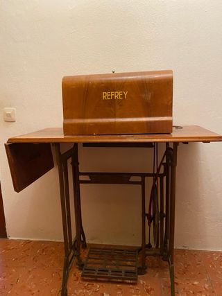 Máquina de coser Refrey