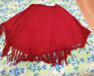 Set 3 capi donna M: 2 maglie + 1 poncho