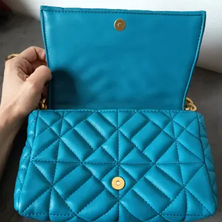 Borsa Zara tracolla trapuntata azzurro blu catena