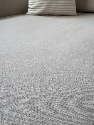 Sofá 4 plazas tela beige.