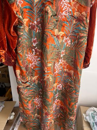 Capa larga de terciopelo con lentejuelas