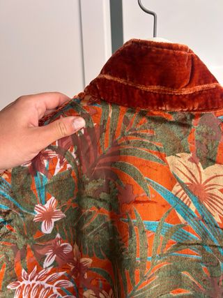 Capa larga de terciopelo con lentejuelas