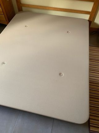 Base tapizada para colchón de madera