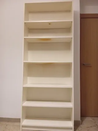 Chollo. Estantería blanca madera x 15€.