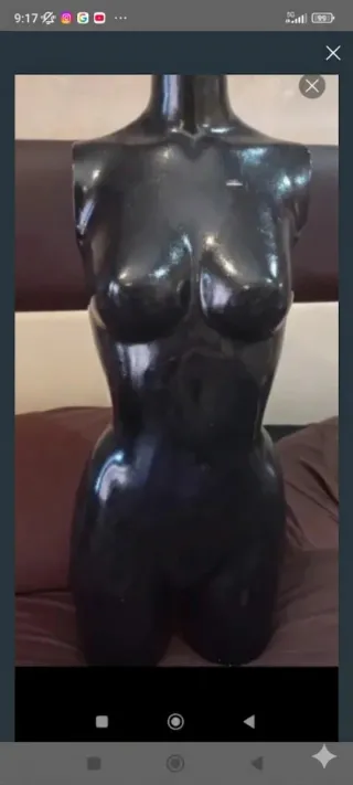 Maniquí Torso Negro Brillante