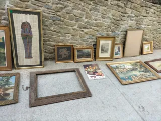 Lote de cuadros antiguos, varias medidas y firmas.