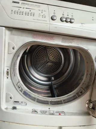 Secadora Zanussi Condenser Dryer Dual Temp