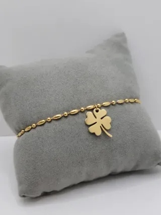 Pulsera trébol acero quirúrgico chapado oro