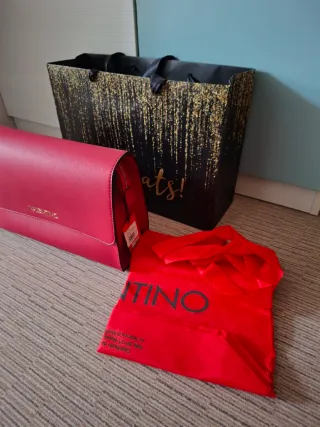 Bolso Valentino rojo intenso Nuevo.