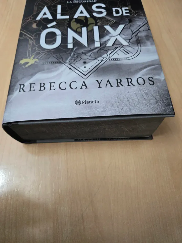 Alas de ónix. Edición limitada cantos pintados.