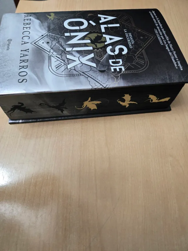 Alas de ónix. Edición limitada cantos pintados.