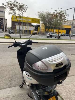 Moto Eléctrica Yamaha Neo’s Dual Battery + baúl