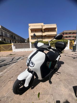 Moto Eléctrica Yamaha Neo’s Dual Battery + baúl