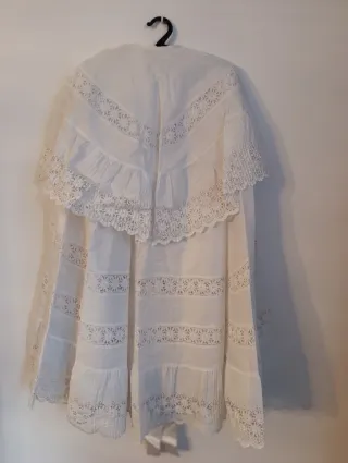 Vestido de bautizo blanco con encaje