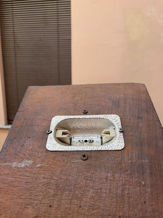 Lampada da terra a colonna in legno