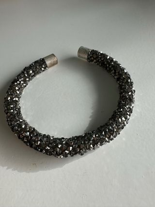 Pulsera negra con brillantes