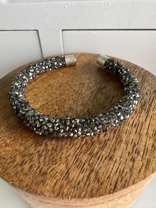 Pulsera negra con brillantes