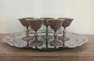 Set copas vintage y bandeja de metal plateado