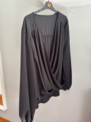 Blusa negra escote cruzado