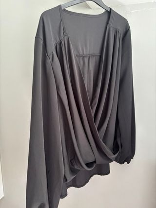 Blusa negra escote cruzado