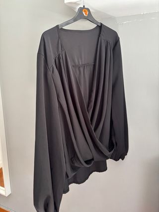Blusa negra escote cruzado
