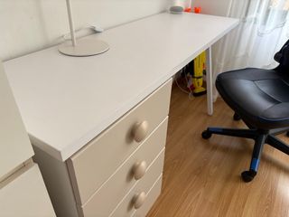 Cama compacta de dos alturas + escritorio