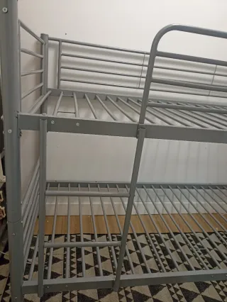 Litera metálica gris 3 plazas