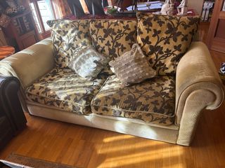 Sofá de plumas de tela y terciopelo