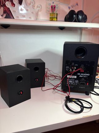 Home Studio M-Audio 2.1 (altavoces + subwoofer) –