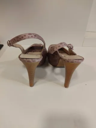 Zapatos de tacón beige
