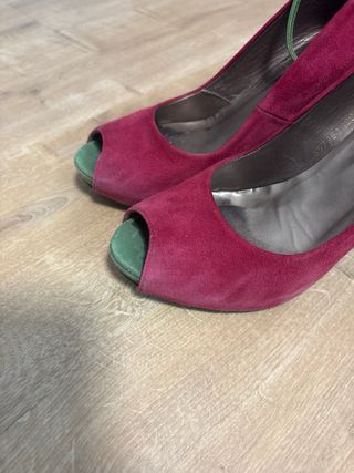 Zapatos Dick & Paul rojos y verdes. Ver modelos