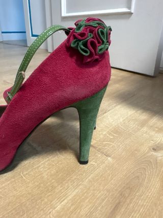 Zapatos Dick & Paul rojos y verdes. Ver modelos