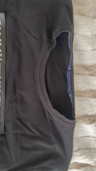 Camiseta Tommy Hilfiger Negra - Talla S/M
