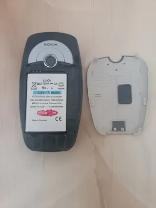 Telefono Nokia grigio e bianco