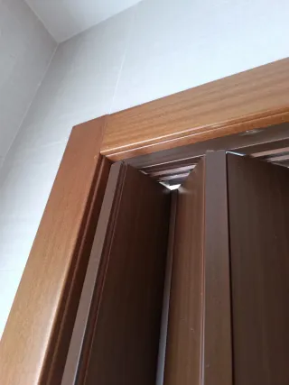 Puerta corredera color madera