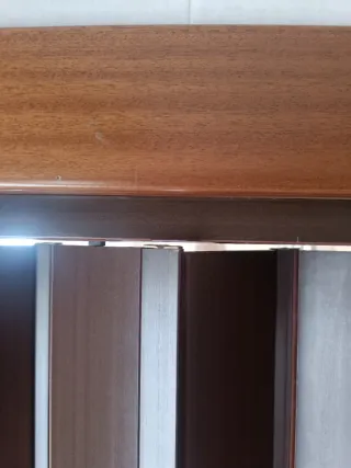 Puerta corredera color madera