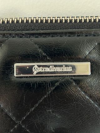 Bolso negro acolchado Stradivarius