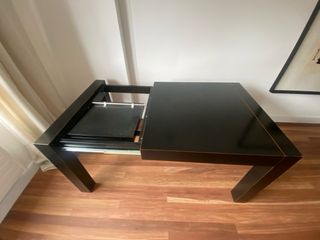 Mesa de diseño negra extensible