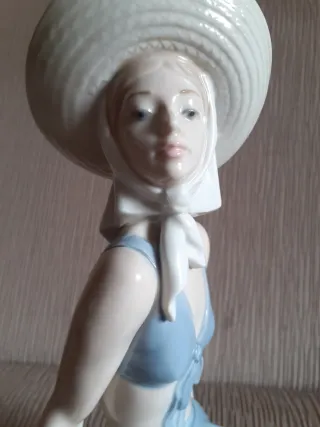 Figura Lladró mujer sombrero años 60