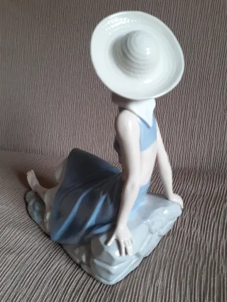 Figura Lladró mujer sombrero años 60