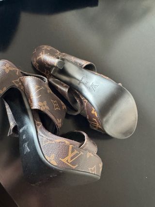 Sandalias Louis Vuitton Marrón y Dorado