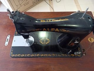 Máquina de coser antigua de madera