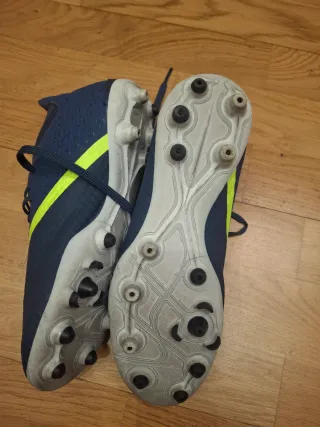 Botas de fútbol azules y amarillas talla 41
