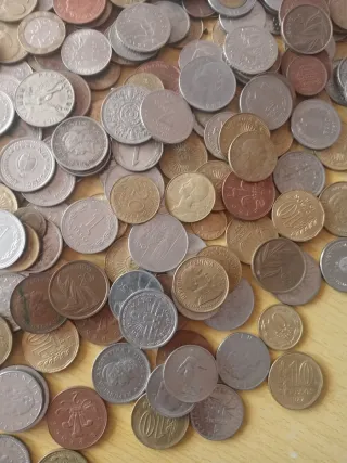 Lote de 385  monedas mundiales