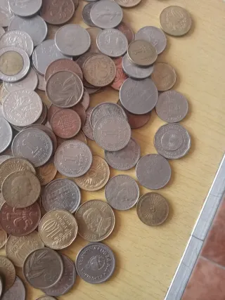 Lote de 385  monedas mundiales