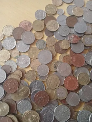 Lote de 385  monedas mundiales