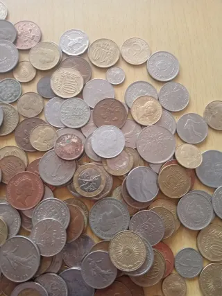 Lote de 385  monedas mundiales