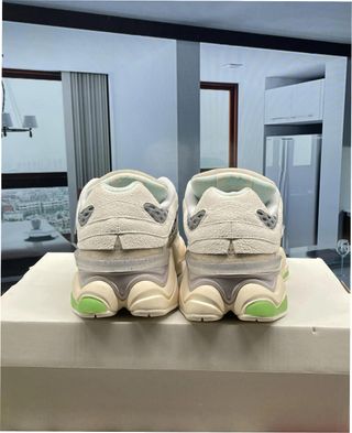 New Balance NB 9060 Beige/Verde Talla 36