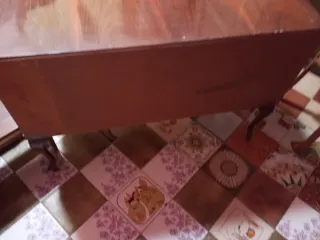Cómoda de madera marrón